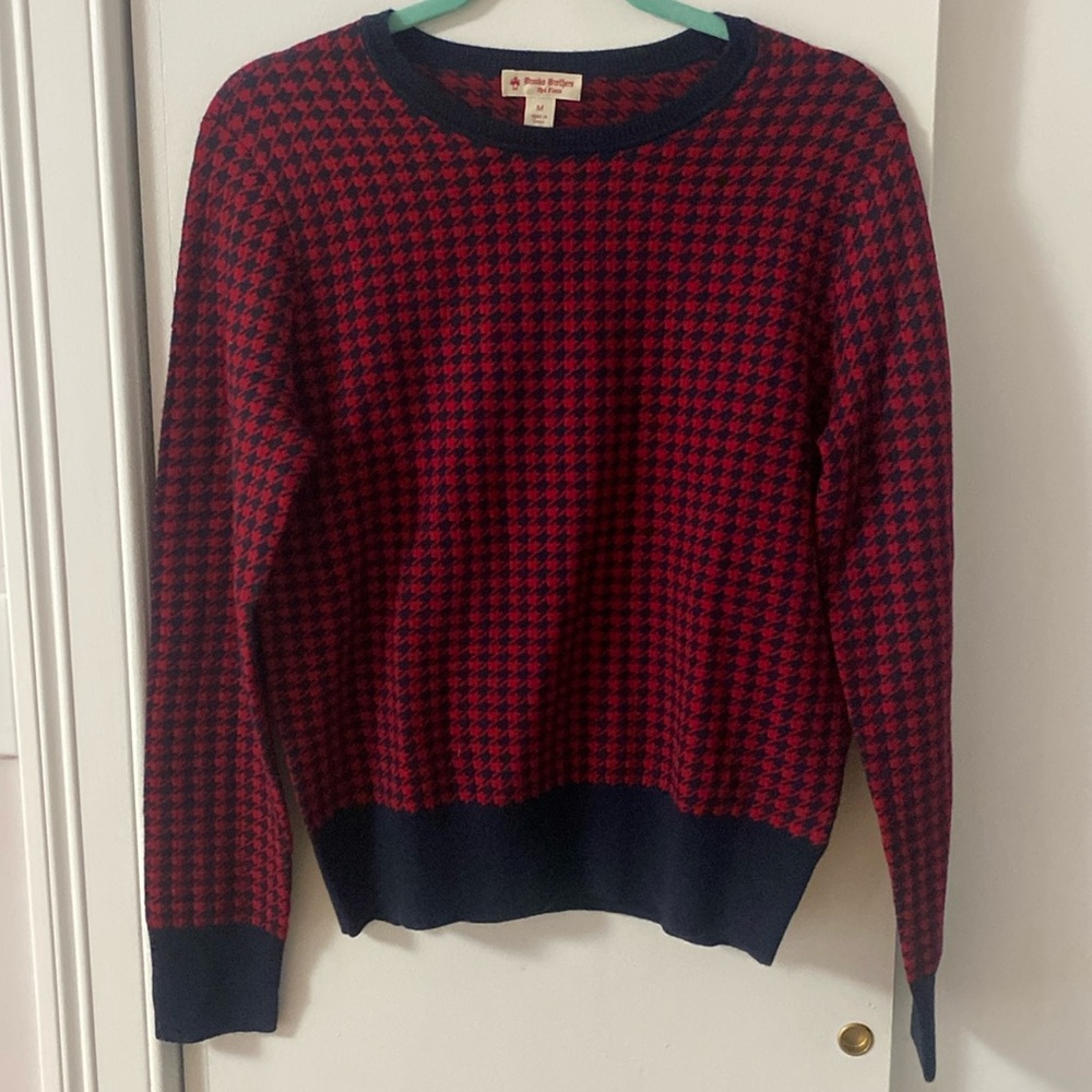 Brooks Brothers Sweater women’s medium. Colors red and black. NEW WITH TAG.